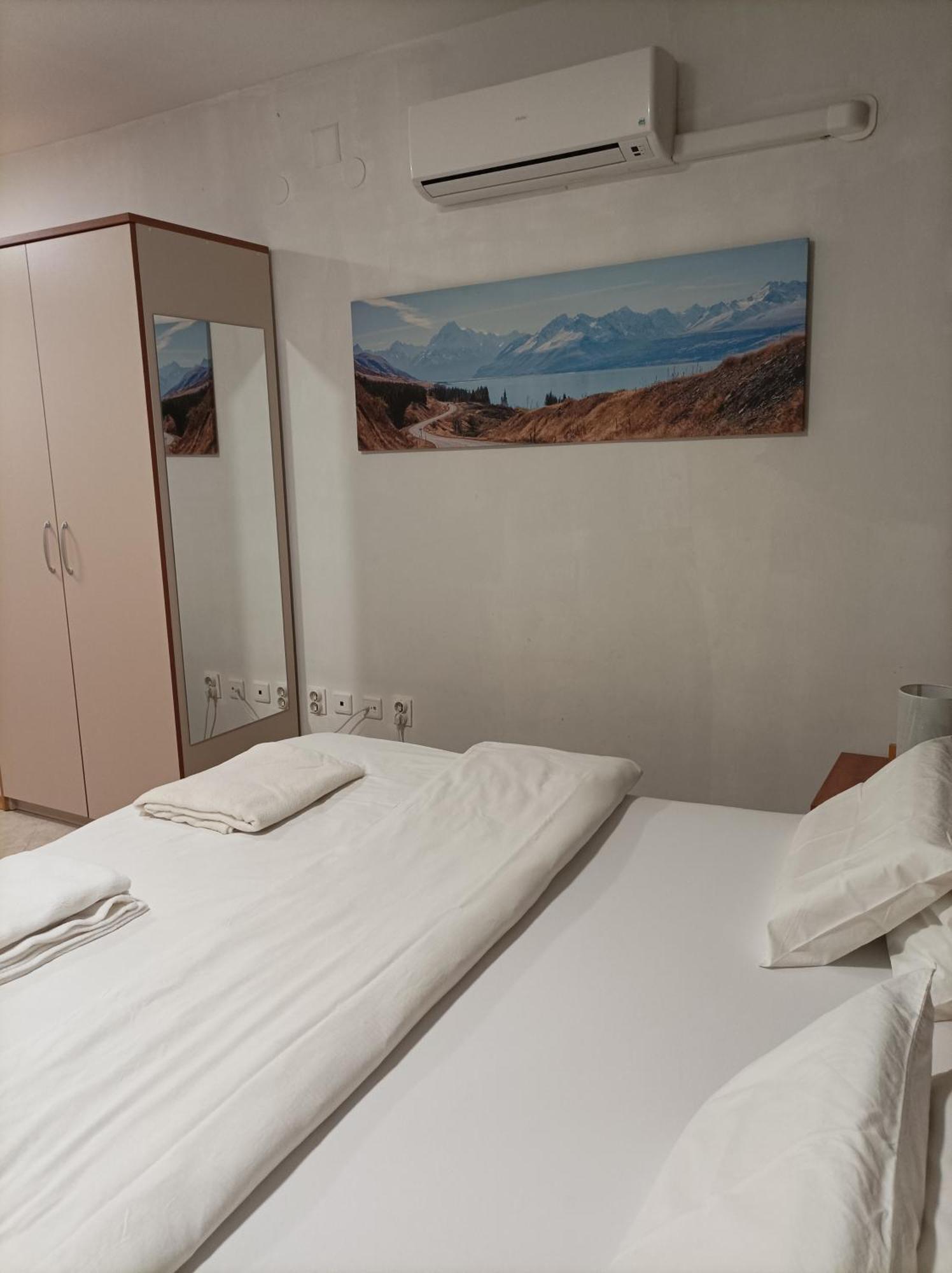 Rooms & Apartment Hegic Zára Kültér fotó