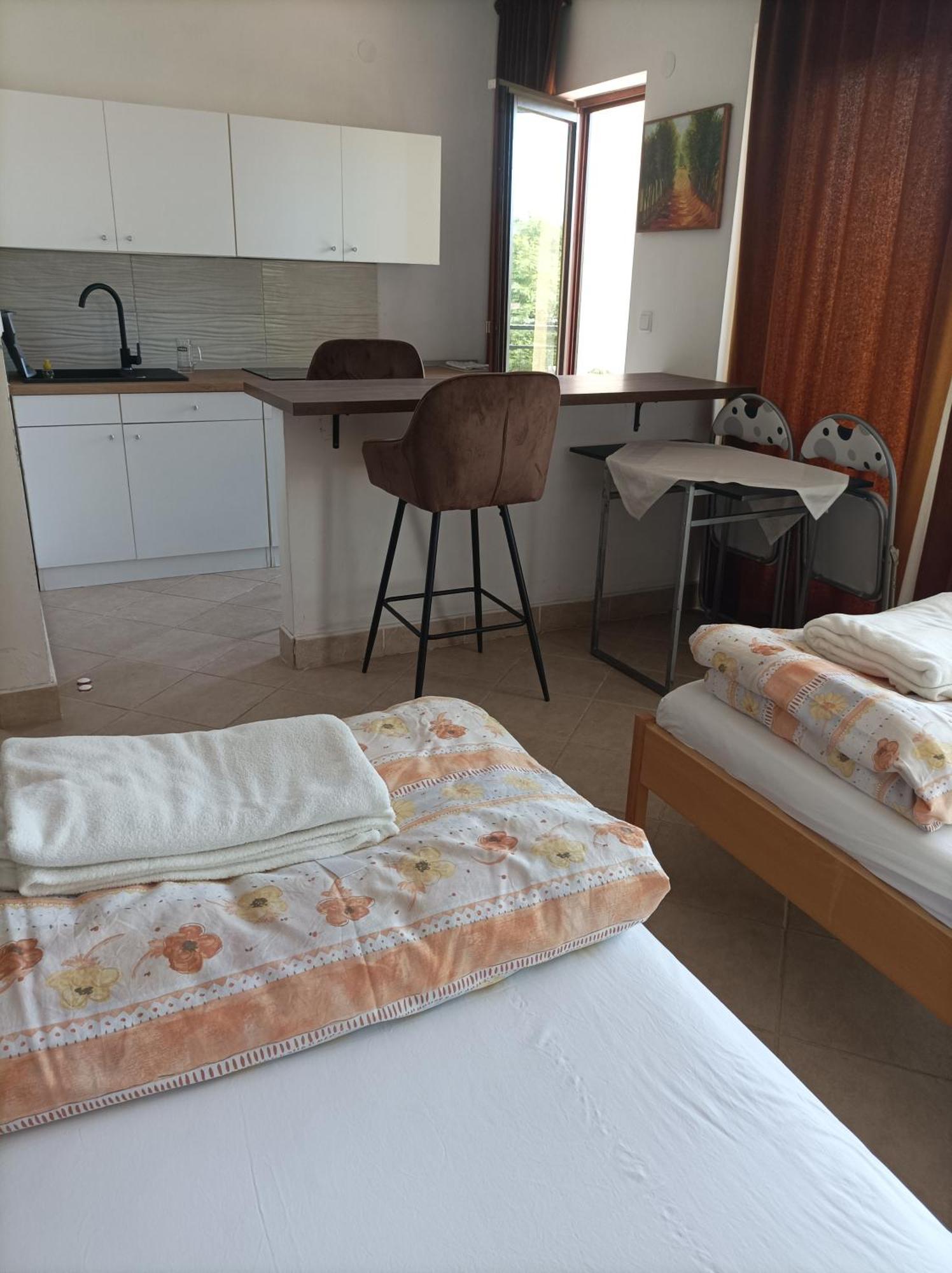 Rooms & Apartment Hegic Zára Kültér fotó