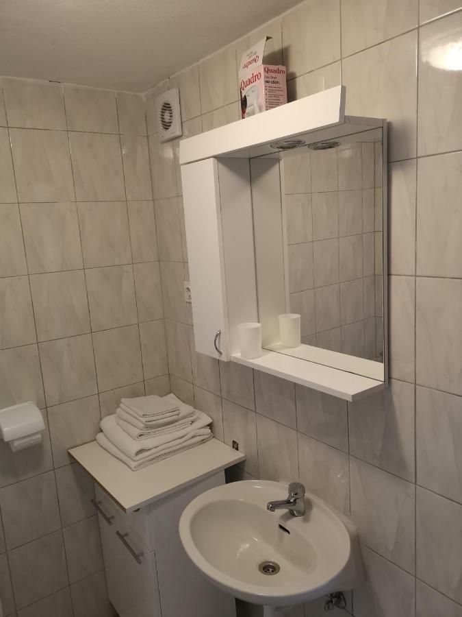 Rooms & Apartment Hegic Zára Kültér fotó
